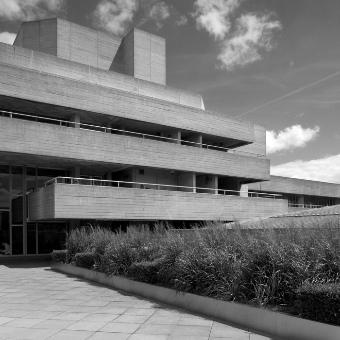 National Theater in London by Deny's Lasdun © Andy Spain