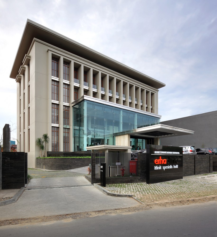Healthcare - Erha Clinic Surabaya - HMP Architects © Fernando Gomulya