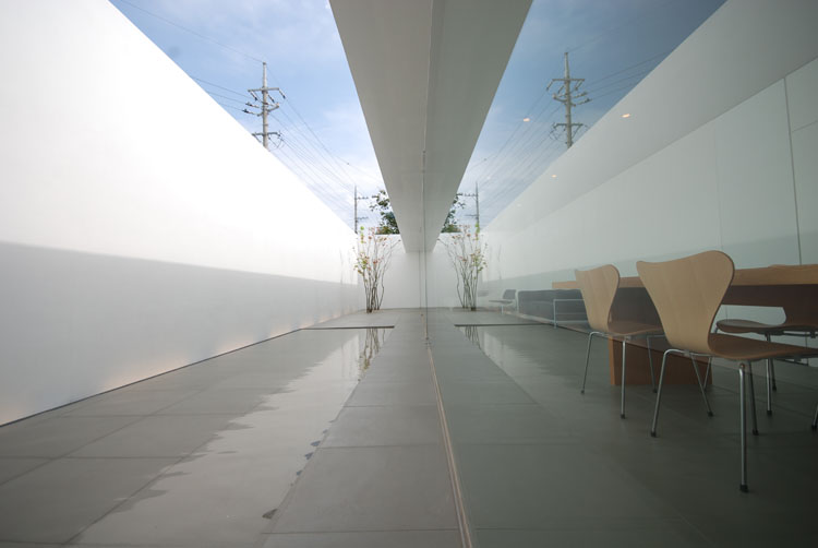 Minimalist House / Shinichi Ogawa & Associates