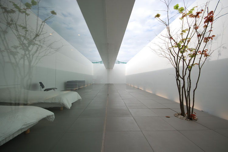 Minimalist House / Shinichi Ogawa & Associates