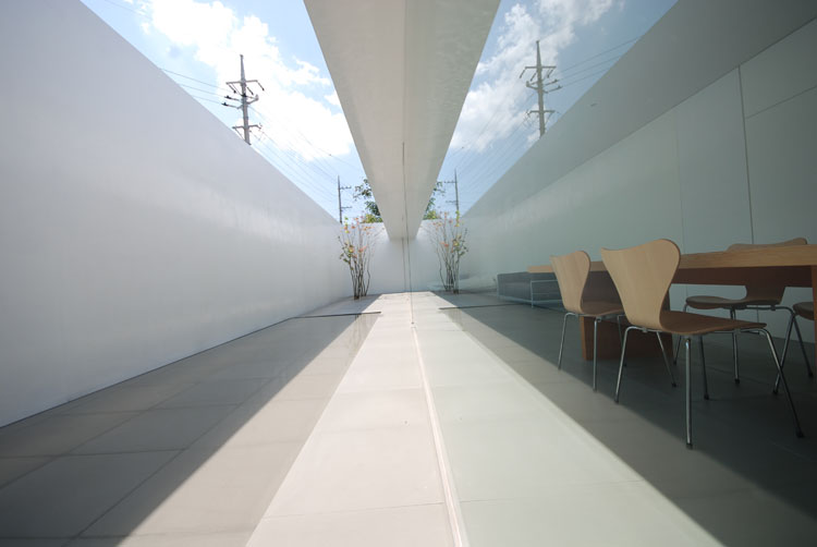 Minimalist House - Shinichi Ogawa & Associates © Courtesy of Shinichi Ogawa & Associates