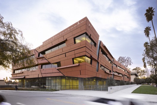 Caltech Cahill exterior-3