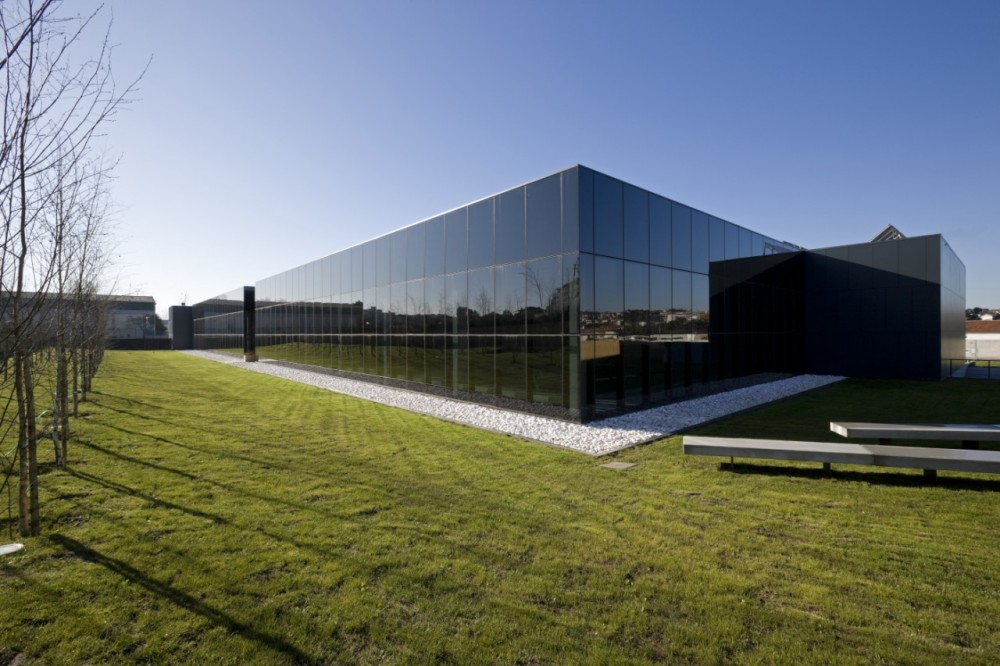 Riberão Swimming Pools / Pitagoras Arquitectos