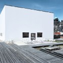 Fassade_back_quer_m_0 Photo by Benjamin Pritzkuleit © Carsten Nicolai, VG Bild-Kunst, Bonn 2010