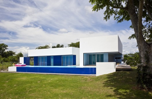 Sinu River House - Antonio Sofan