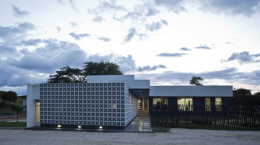 Sinu River House - Antonio Sofan