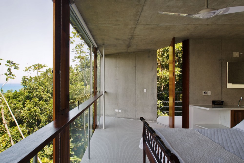 House in Ubatuba - SPBR Arquitetos © Nelson Kon