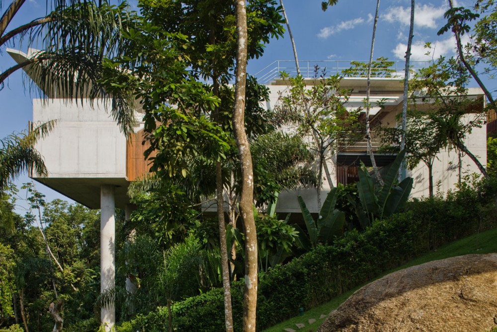 House in Ubatuba / SPBR Arquitetos