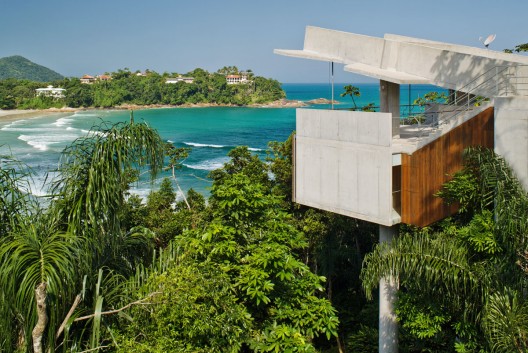 House in Ubatuba - SPBR Arquitetos