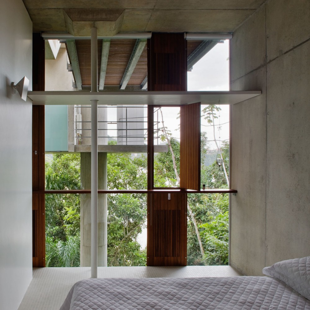 House in Ubatuba - SPBR Arquitetos © Nelson Kon