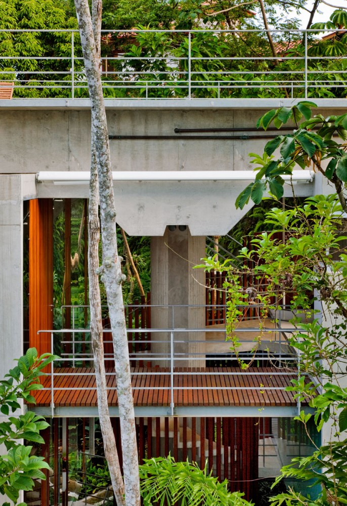House in Ubatuba - SPBR Arquitetos © Nelson Kon
