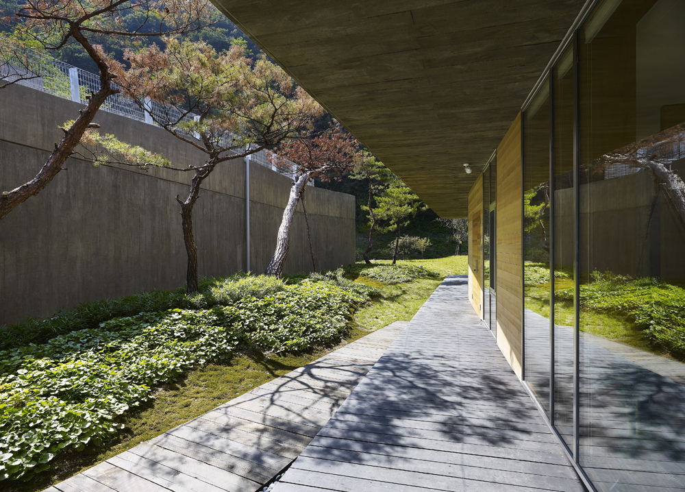 Hanil Visitors Center & Guest House / BCHO Architects