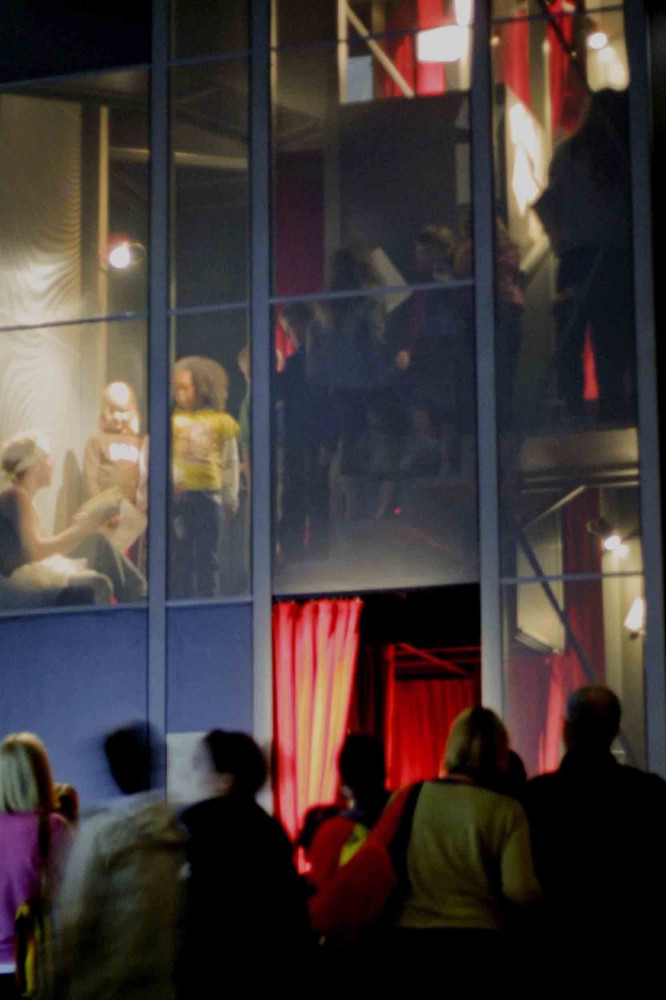 Spiral Booths_ 12 Dancing Princesses by Metta Theatre Courtesy of Vazio S/A