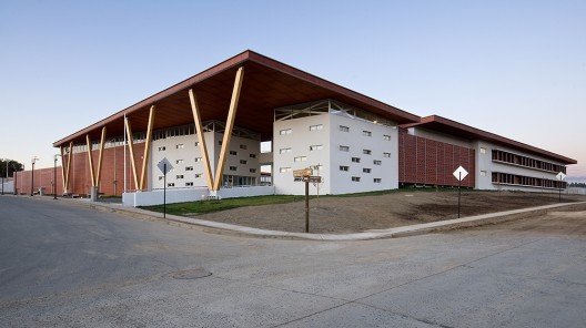 San Ignacio de Empedrado High School - PLAN Arquitectos