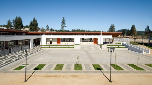 San Ignacio de Empedrado High School - PLAN Arquitectos