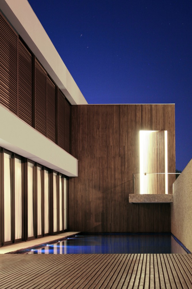 BL House - Studio Guilherme Torres © Beto Consorte