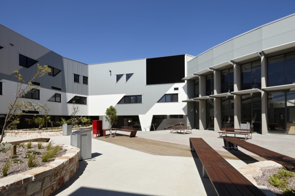 Warrnambool Campus / Lyons