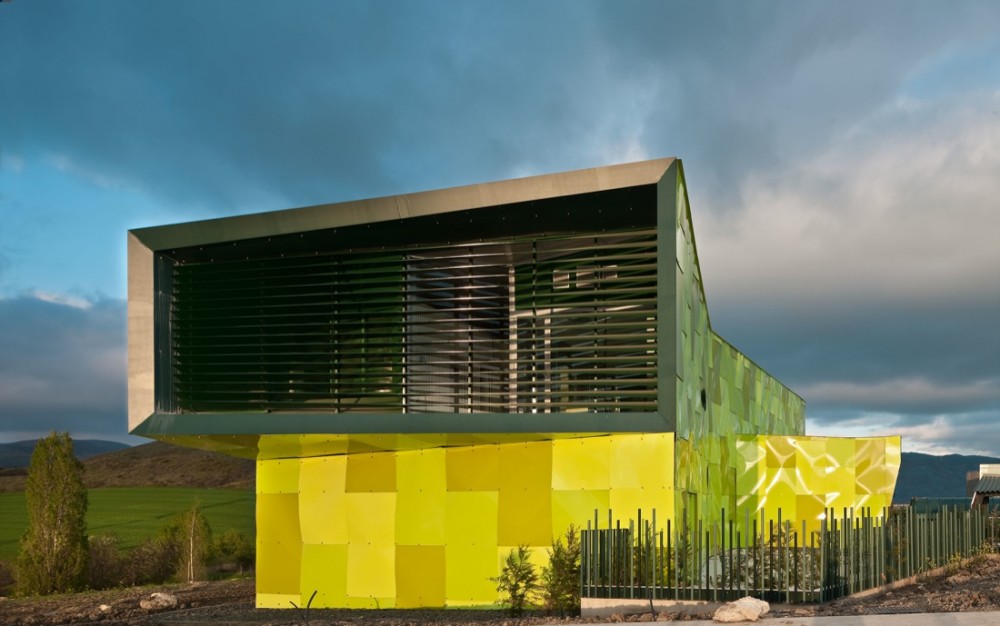 Urban Solid Waste Collection Central / Vaillo + Irigaray