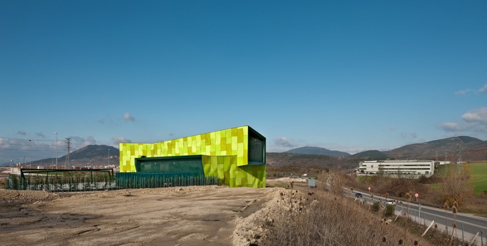 Urban Solid Waste Collection Central / Vaillo + Irigaray
