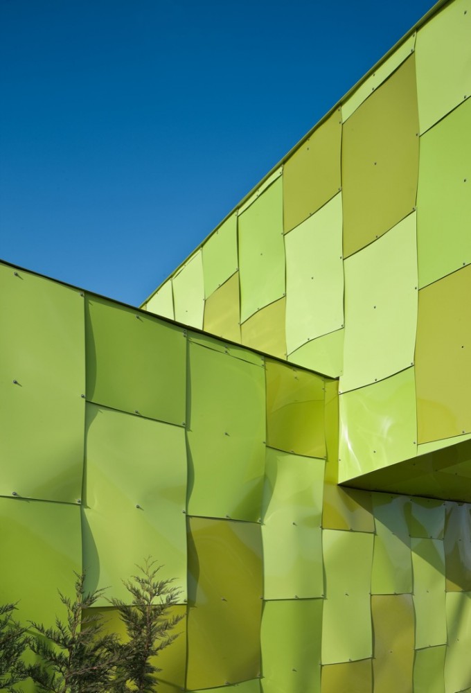Urban Solid Waste Collection Central / Vaillo + Irigaray