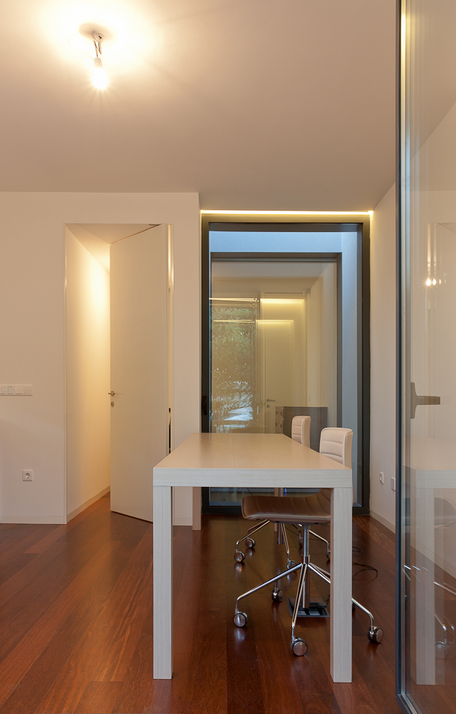Oporto House / +linha-linha Architects