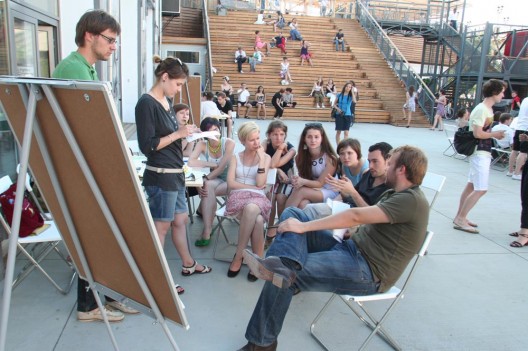 0024_hi_Workshop outside