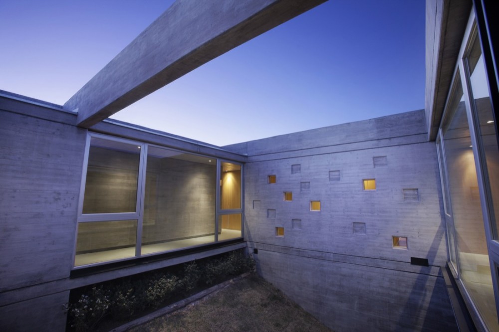 Sobrino House / A4estudio