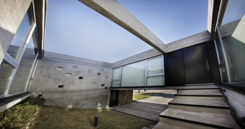 Sobrino House - A4estudio © Courtesy of A4estudio