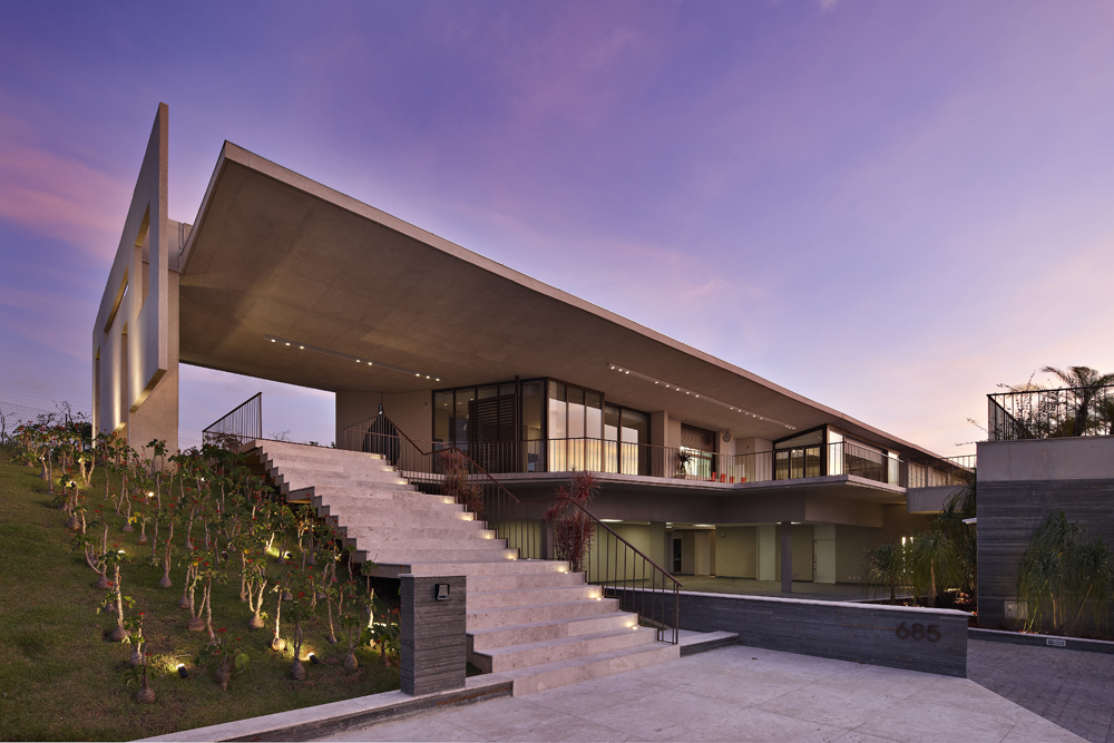 JE House / Humberto Hermeto