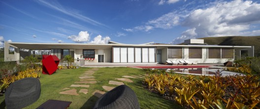 JE House - Humberto Hermeto
