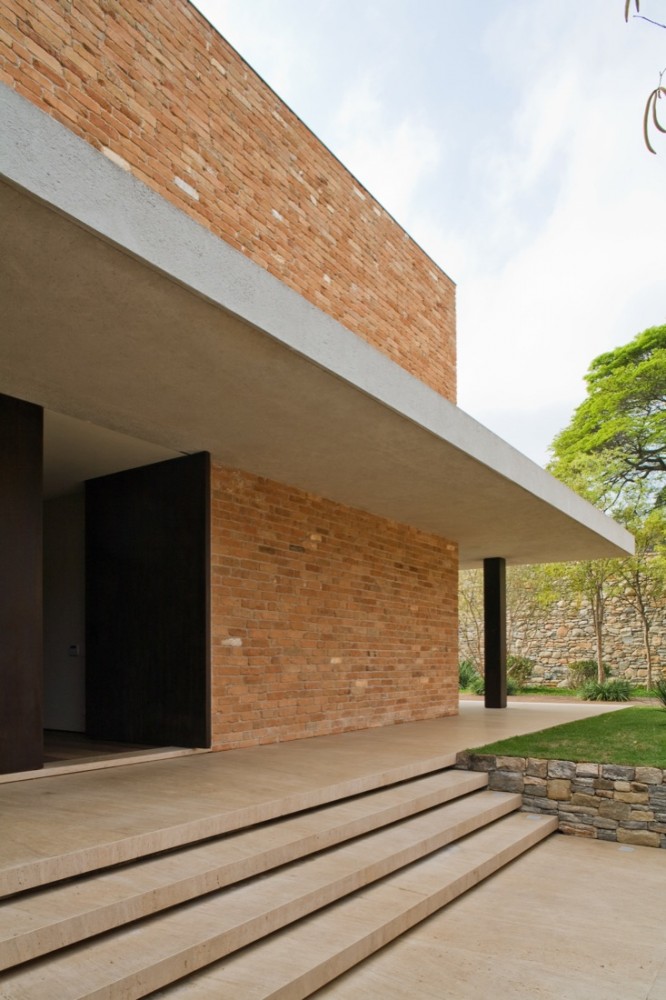 Brick House / Marcio Kogan