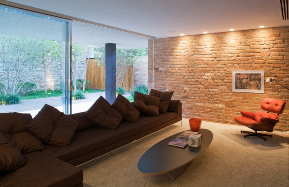 Brick House / Marcio Kogan