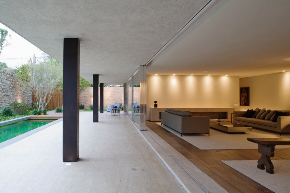 Brick House / Marcio Kogan