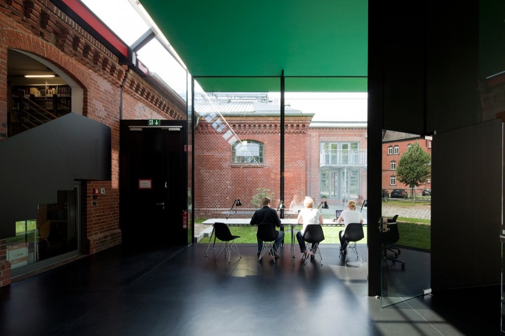 Horse on the Ceiling / Zauberscho(e)n