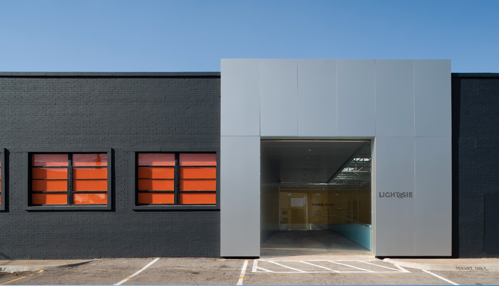 Light & Sie Art Gallery - LaguardaLow Architects © Charles Davis Smith