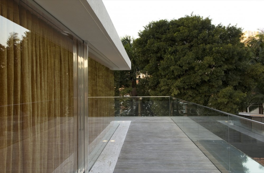 House 53 / Marcio Kogan