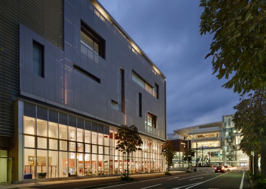 Tama Plaza Station - LaguardaLow Architects