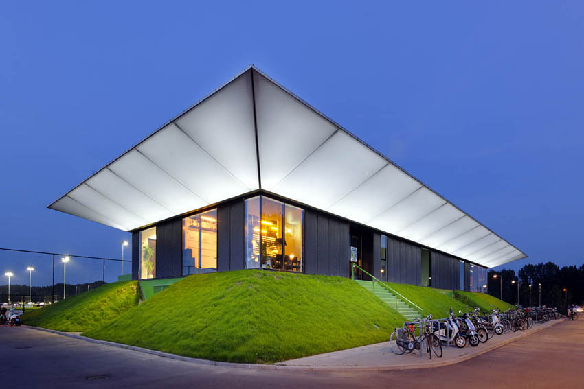 Sports Pavilion / MoederscheimMoonen Architects