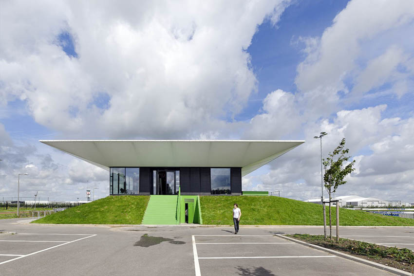 Sports Pavilion / MoederscheimMoonen Architects