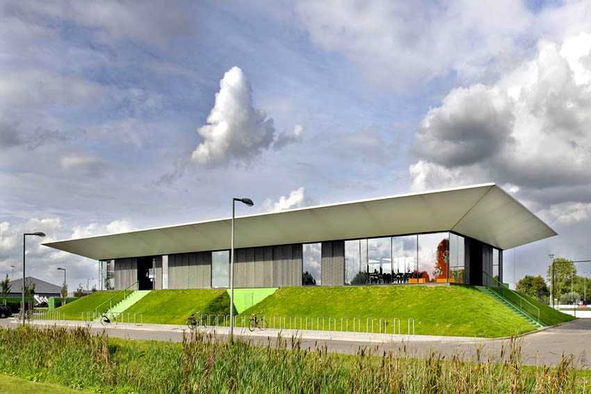 Sports Pavilion / MoederscheimMoonen Architects