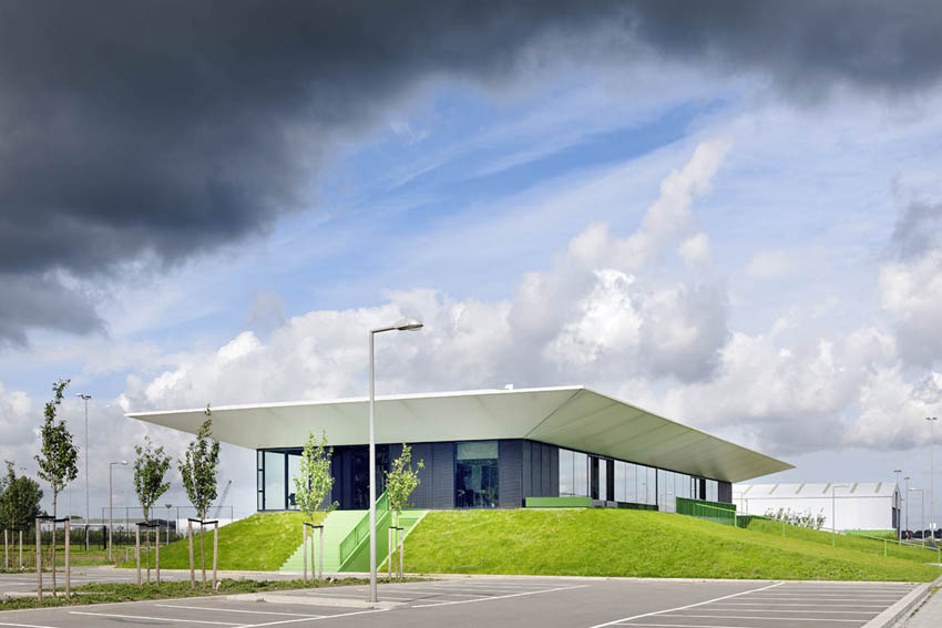 Sports Pavilion / MoederscheimMoonen Architects
