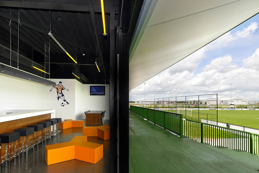 Sports Pavilion / MoederscheimMoonen Architects
