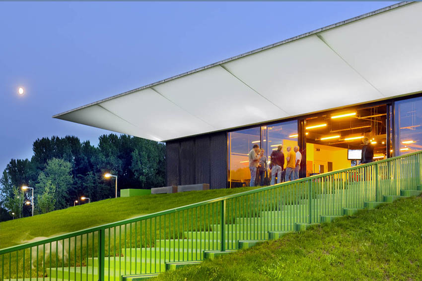 Sports Pavilion / MoederscheimMoonen Architects