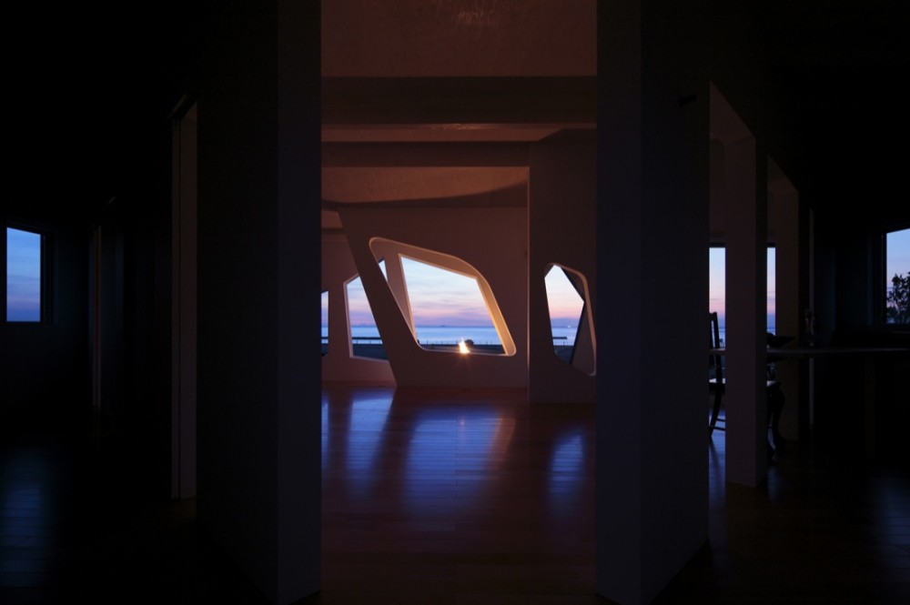 A House Awaiting Death / EASTERN Design Office