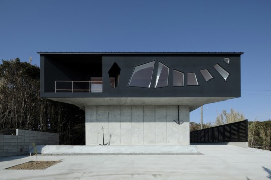 A House Awaiting Death - EASTERN Design Office