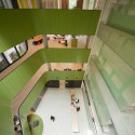 Lowy Cancer Research Centre - Lahznimmo Architects © Brett Boardman