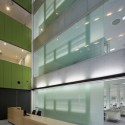 Lowy Cancer Research Centre - Lahznimmo Architects © Brett Boardman
