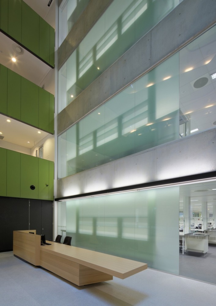 Lowy Cancer Research Centre / Lahznimmo Architects + Wilsons Architects