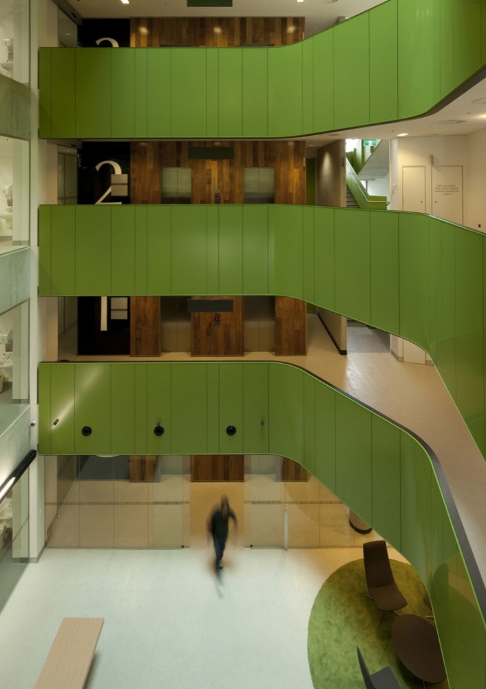 Lowy Cancer Research Centre / Lahznimmo Architects + Wilsons Architects