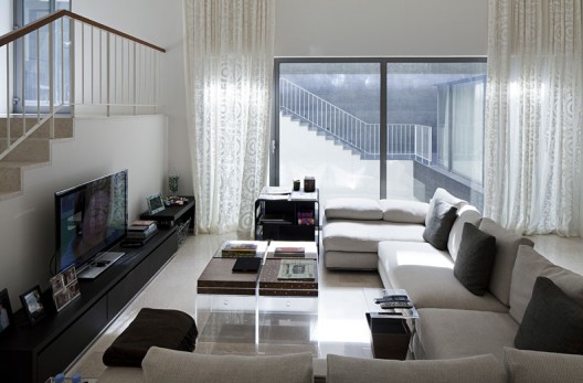 Black & White House - AGi Architects